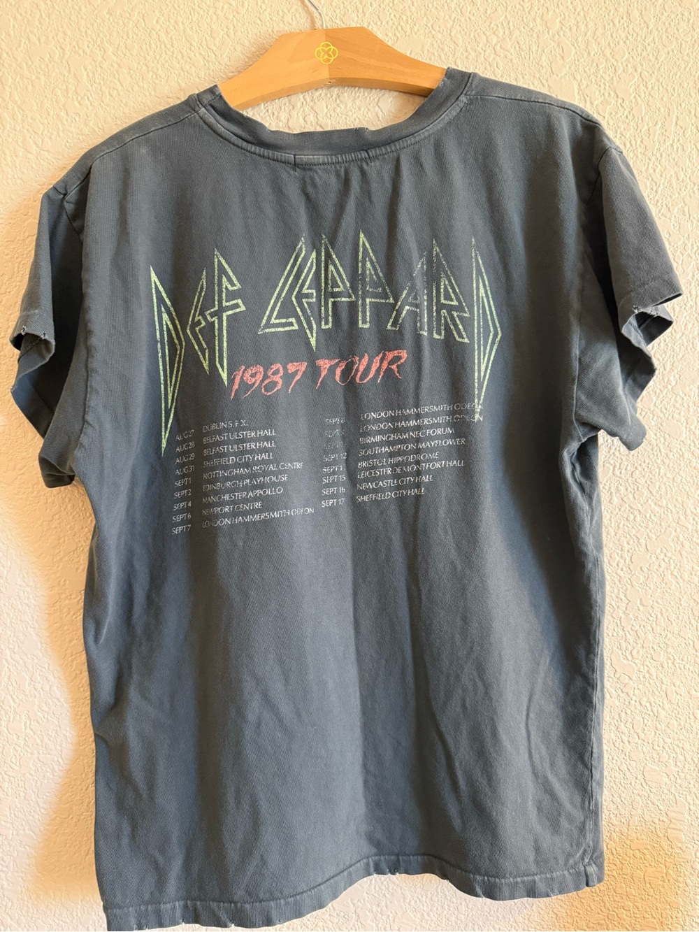 Daydreamer Def Leppard 1987 Tour Graphic Tee - Black with Yellow Leopard - Picture 5 of 5